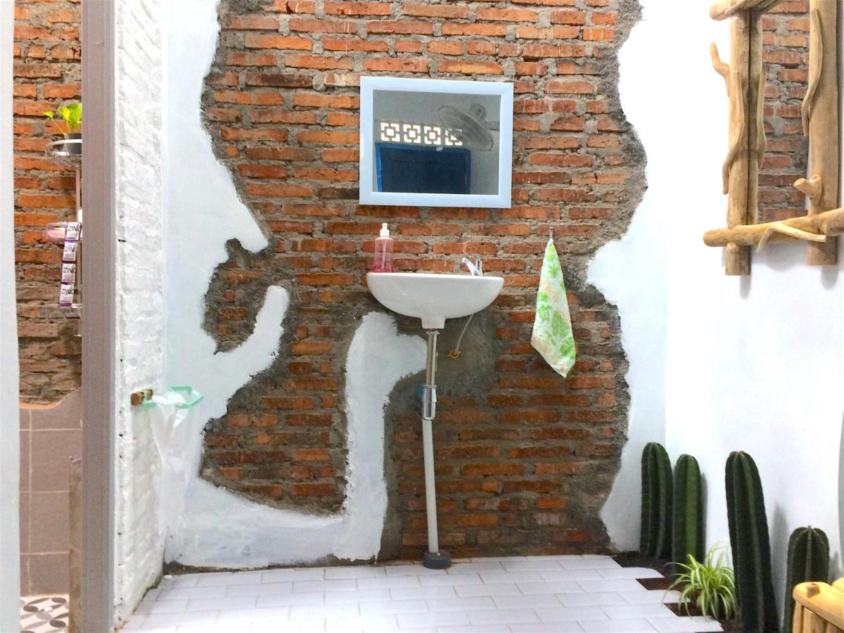 "Nomore" Gallery And Guesthouse Yogyakarta Buitenkant foto